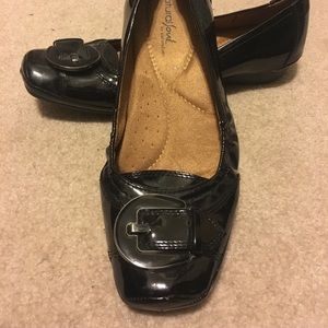 PATENT LEATHER FLATS